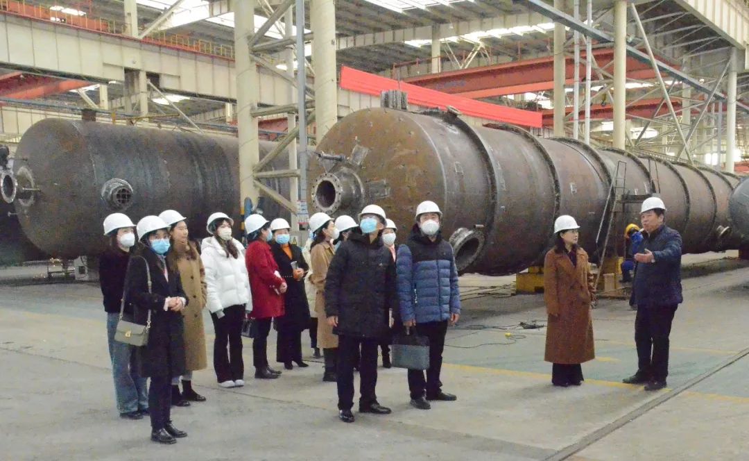 方正裝備總經(jīng)理雷云聰 同青島市政協(xié)副主席張蕾深入到所聯(lián)系的經(jīng)濟界三、四組以及婦聯(lián)、共青團等界別（組）走訪調(diào)研。