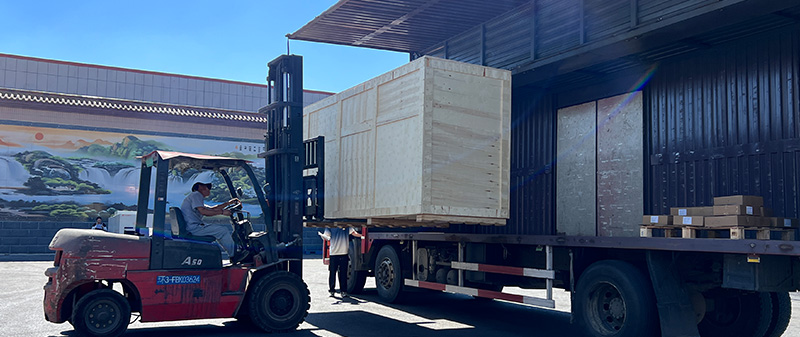 09 發(fā)貨泰國震散機.jpg