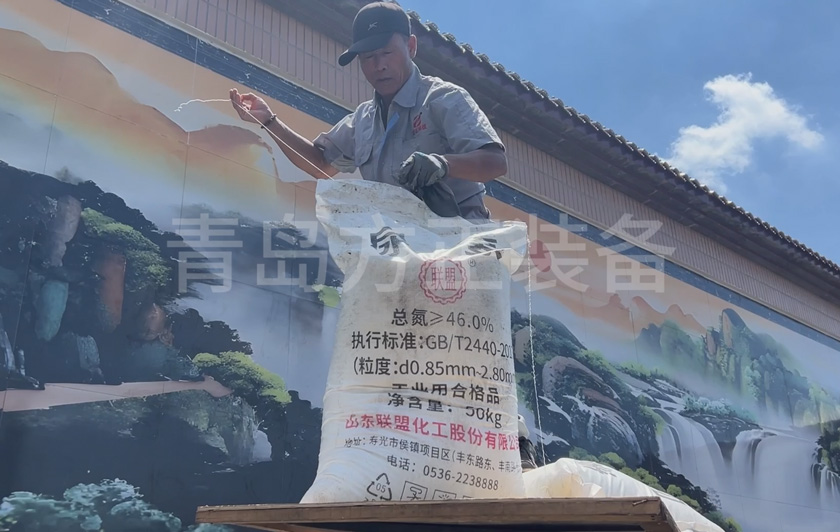 產(chǎn)品演示-除塵粉末機(jī)粉碎尿素顆粒